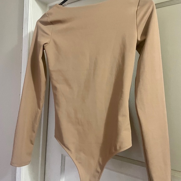 Express Tan Scoop Back Thong Bodysuit - Picture 2 of 2